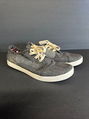 Toms women’s size 8 sneakers